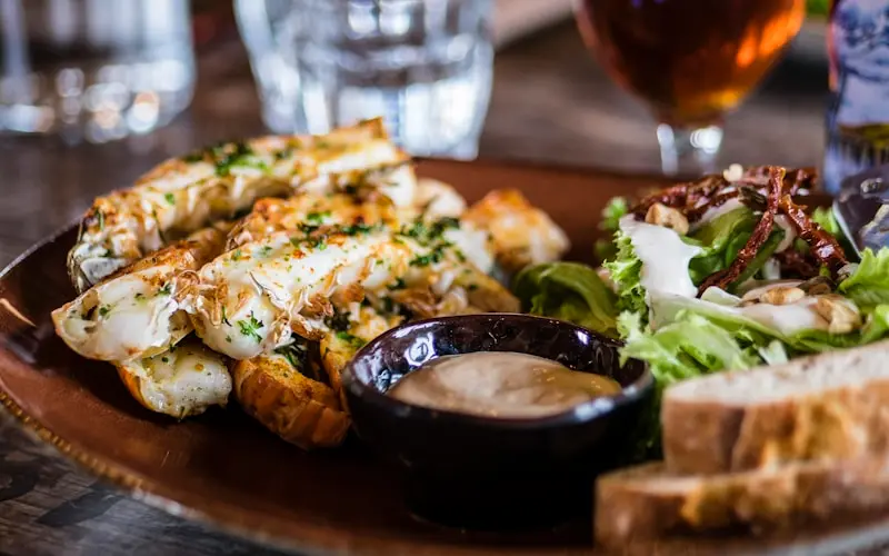 طريقة عمل البيتزا في البيت بعجينة إيطالية أصلية